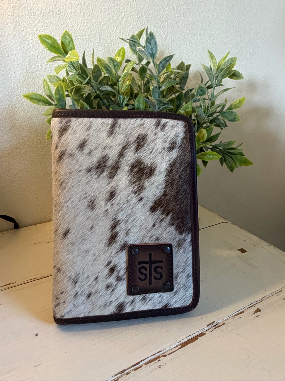 STS Ranchwear Brown and White Cowhide magnetic wallet